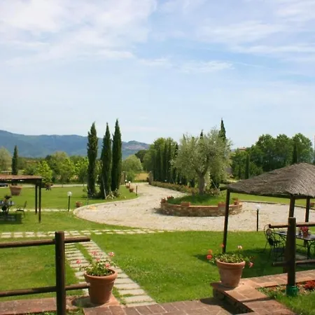 Fratticciola Sleeps 20 Pool Wifi 别墅